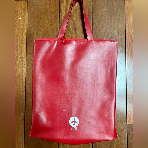 Vintage 1990s Transversion Red White “Greetings” Vinyl Tote - Picture 2 of 16